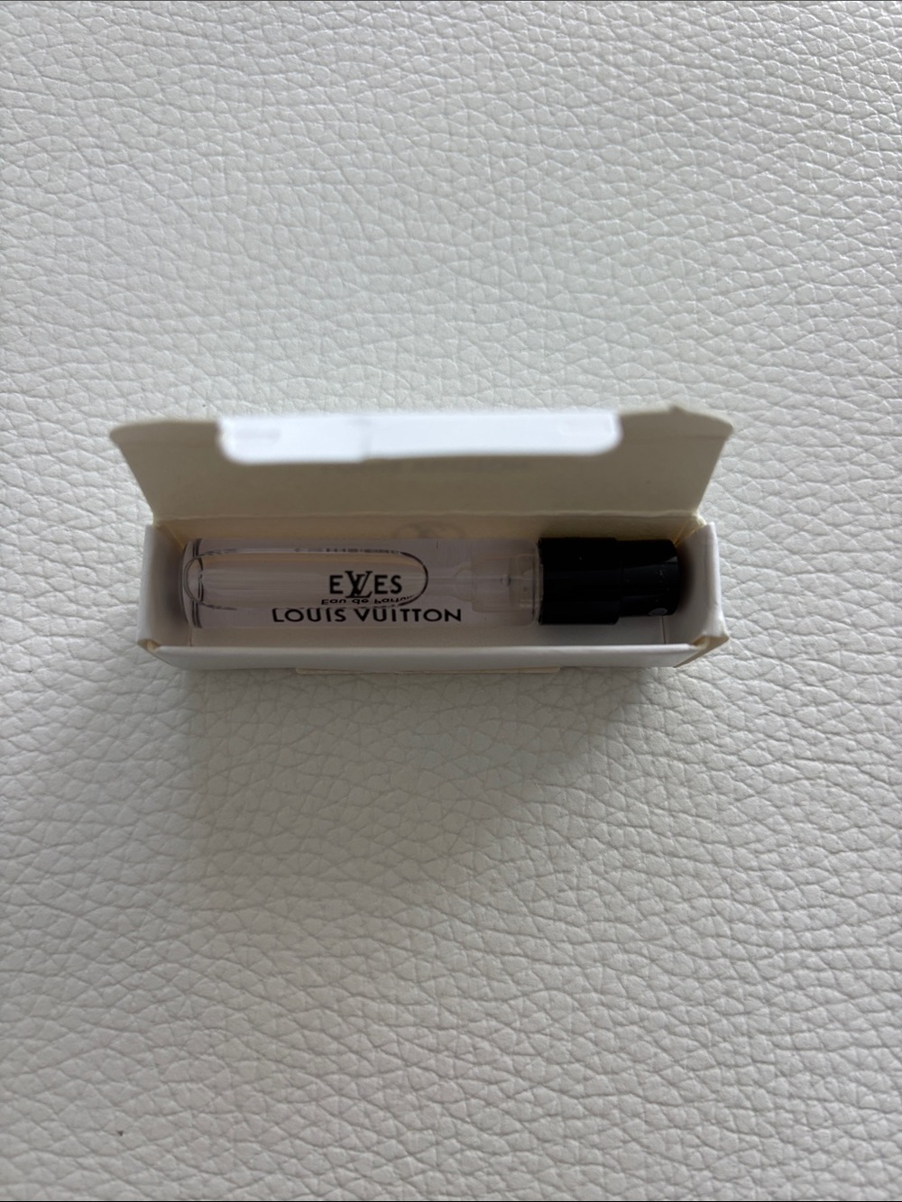 Louis Vuitton eLVes travel sample